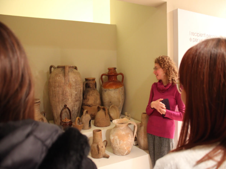 Al Museo della ceramica di Cutrofiano tra passeggiate indietro nel tempo, viaggi nel futuro e laboratori di ceramica per Over50.